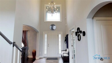Soaring 2-story Entry
