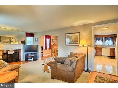 807 Elnore Ave, Temple, PA 19560 - photo 2