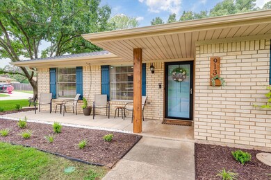 913 Bedford Ct W, Hurst, TX 76053 - photo 3