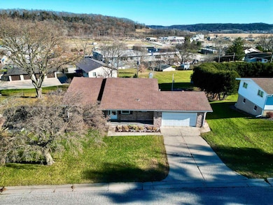 608 Moen St, Decorah, IA 52101 - photo 2