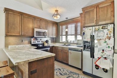 Kitchen1_1.JPG