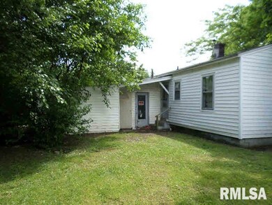708 N Mill St, Harrisburg, IL 62946 - photo 4