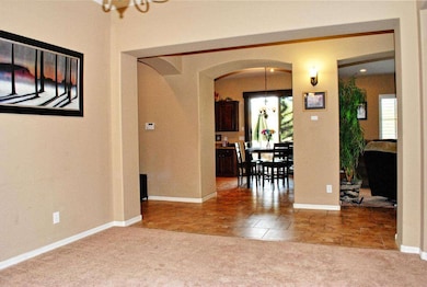 FORMAL DINING IS OPEN TO FAM RM AND KITC