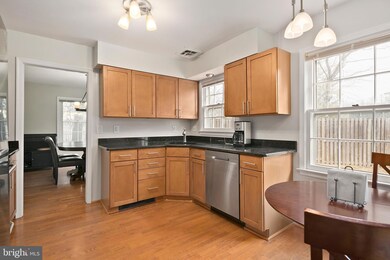 12545 Pinecrest Rd, Herndon, VA 20171 - photo 6