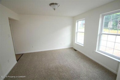 57 Saddle Ridge Dr, Dallas, PA 18612 - photo 4