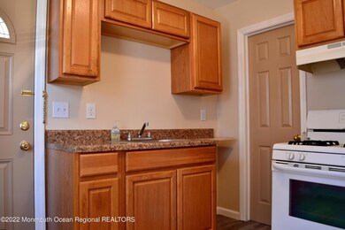 apt6kitchen2