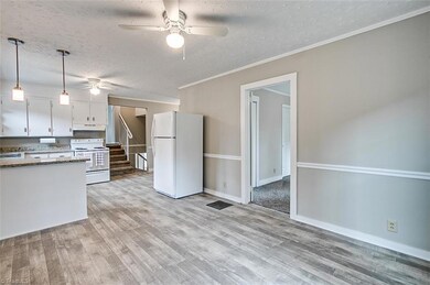 1047 Robbins St, Asheboro, NC 27203 - photo 4