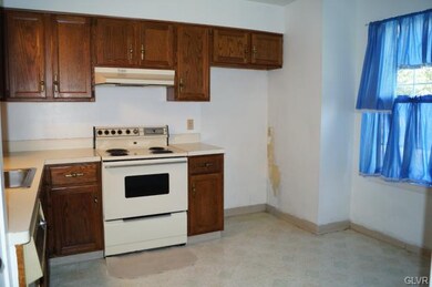 818 N 11th St, Allentown, PA 18102 - photo 4