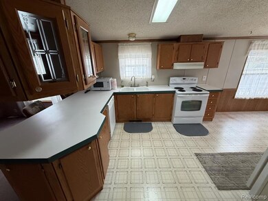 11359 N Lake Dr, Fenton, MI 48430 - photo 4