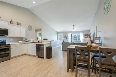 722 Grindstone Cir, Waterloo, IA 50702 - photo 3