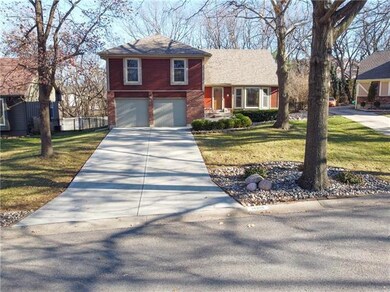 Large driveway with plenty of parking spaces.