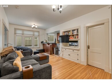 654 SW Grant St unit 304, Portland, OR 97201 - photo 3