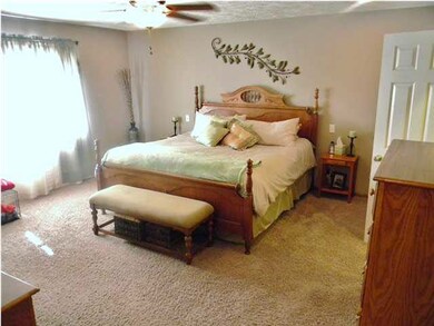 HUGE MASTER SUITE