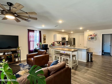 Living Room / Kitchen