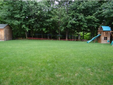 8 Moe St, Nashua, NH 03062 - photo 5