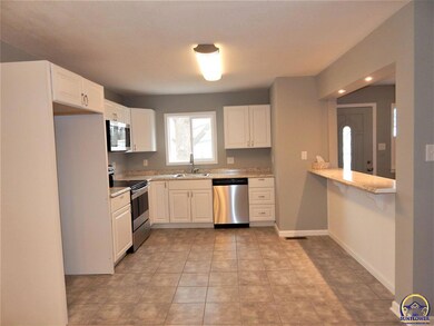 2601 SW Indian Trail, Topeka, KS 66614 - photo 4