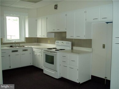 129 N Walnut St, Boyertown, PA 19512 - photo 3