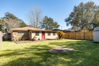 112 S Shirley St, Alvin, TX 77511 - photo 7