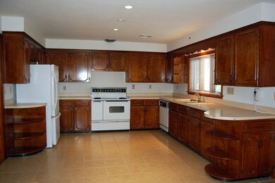 22 Old Pendleton Ave, Chicopee, MA 01020 - photo 5