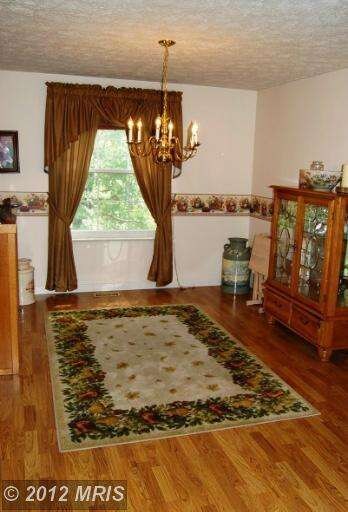 204 Wintergreen Ln, Brunswick, MD 21716 - photo 4