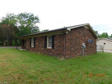 1213 E Fairfield Rd, High Point, NC 27263 - photo 2