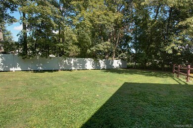 31 Pine Tree Dr, Poughkeepsie, NY 12603 - photo 4