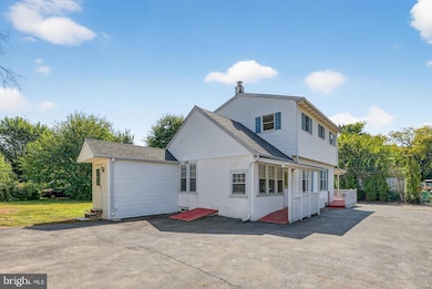 1079 Riverside Dr, Pottstown, PA 19465 - photo 5