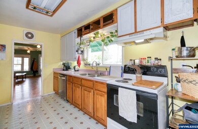 324 SW Jefferson St, Sheridan, OR 97378 - photo 3