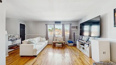 156-40 76th St unit 2nd floor, Jamaica, NY 11414 - photo 2