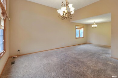 5414 N Castleberry Dr, Peoria, IL 61615 - photo 4