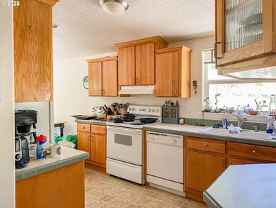 2965 Cavitt Creek Rd, Glide, OR 97443 - photo 3