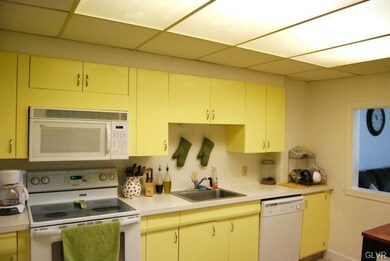 606 W Broad St unit F, Bethlehem, PA 18018 - photo 4