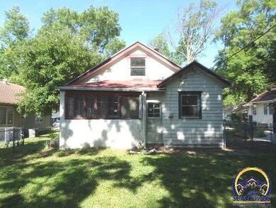 1140 SW High Ave, Topeka, KS 66604 - photo 2