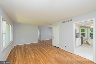 136 Longview Dr, Catonsville, MD 21228 - photo 4