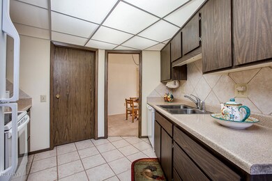 10568 W Palmeras Dr, Sun City, AZ 85373 - photo 5