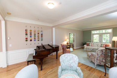 102 Willow Brook Dr unit 102, Wayland, MA 01778 - photo 3