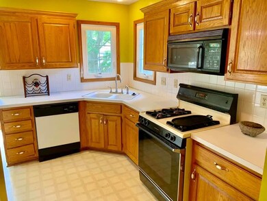 6917 Reeder Ct, Shawnee, KS 66203 - photo 4