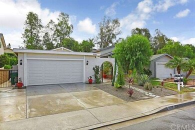 Well maintained and Great curb appeal!!