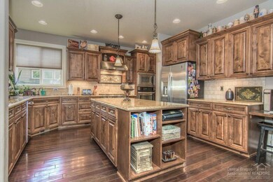 20090 Stonegate Dr, Bend, OR 97702 - photo 2