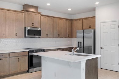 490 Winsome Aly, Groveland, FL 34736 - photo 2