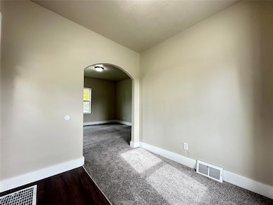 421 N 2nd St, Knoxville, IA 50138 - photo 4