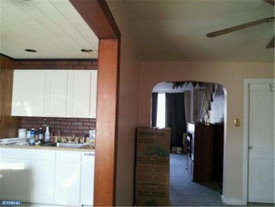 1076 Cedarwood Rd, Glenolden, PA 19036 - photo 4