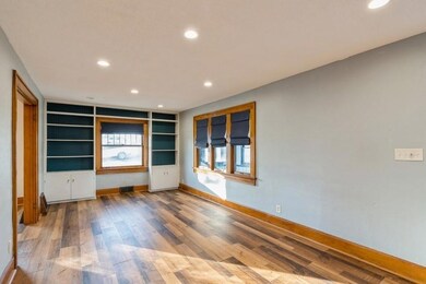 Main living - built-ins