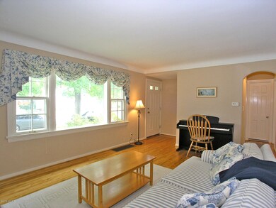 000-Living_Room-209210-medium