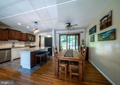 16504 Forest Mill Ct, Laurel, MD 20707 - photo 5