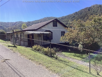 574 Churchill Rd, Seth, WV 25181 - photo 2