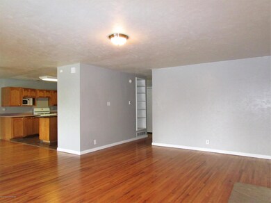 7-Living Room (another view)