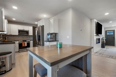 557 W 149th St, Glenpool, OK 74033 - photo 6