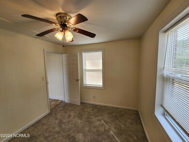 221 Lakewood Dr unit B, Jacksonville, NC 28546 - photo 3