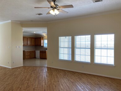 4765 Heathrow Ln, Alvin, TX 77511 - photo 3